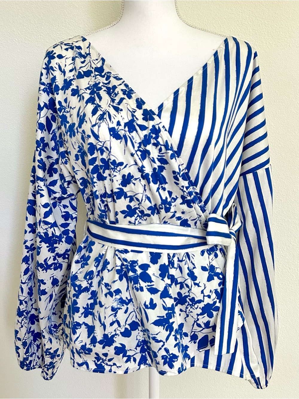 Etcetera Wrap Top Blue and White Print Size 16